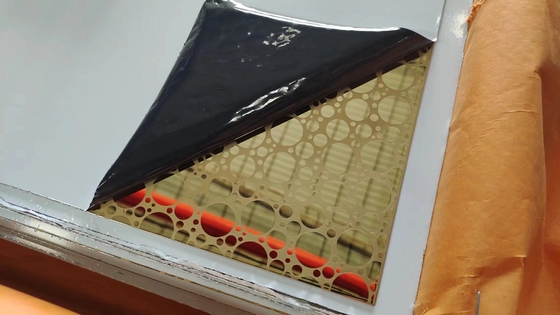 1.0mm বেধ গোল্ড আয়না খোদাই স্টেইনলেস স্টীল শীট Slit প্রান্ত