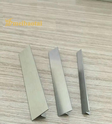 ভালো দাম 304 স্টেইনলেস স্টীল টি আকৃতির বুলনাস টাইল ট্রিম চুলের পৃষ্ঠ এবং সিলভার পিভিডি লেপ সহ অনলাইন